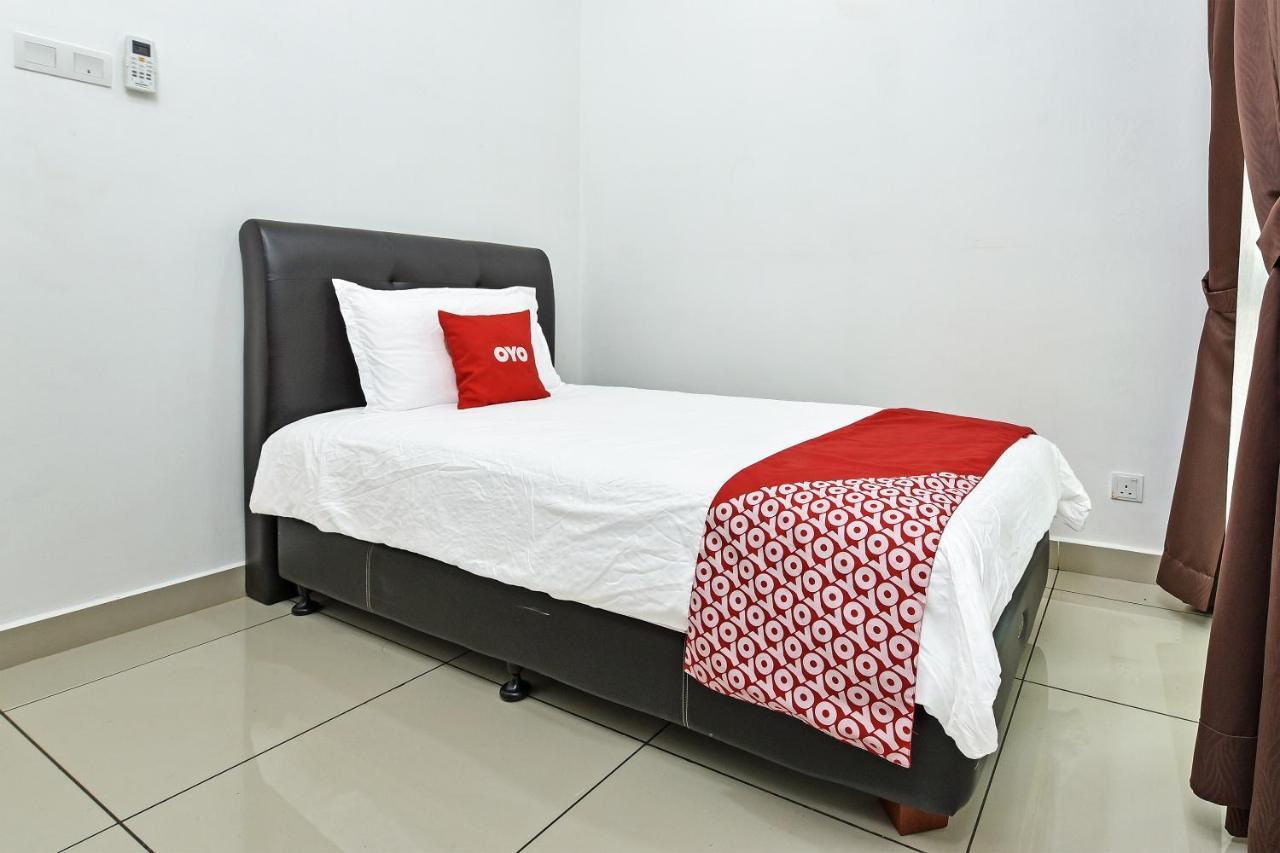 Capital O 90614 Cvia Ummul Hotel Padang Besar Exterior photo