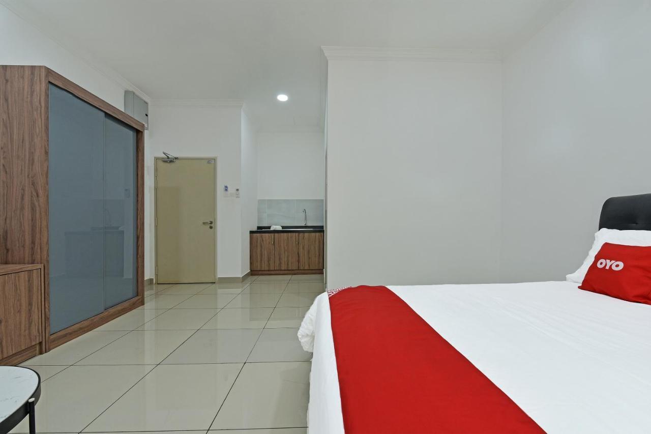 Capital O 90614 Cvia Ummul Hotel Padang Besar Exterior photo