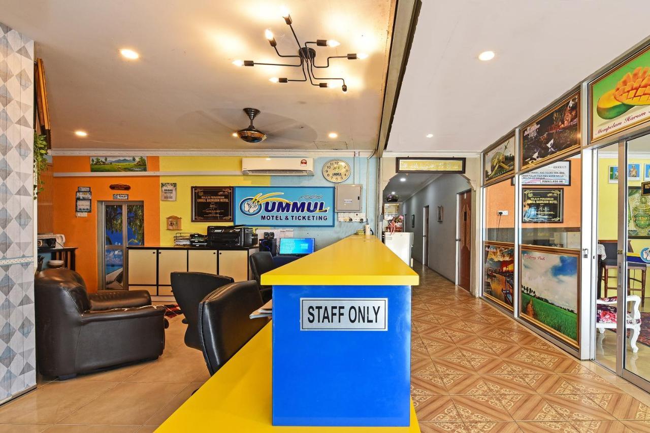 Capital O 90614 Cvia Ummul Hotel Padang Besar Exterior photo