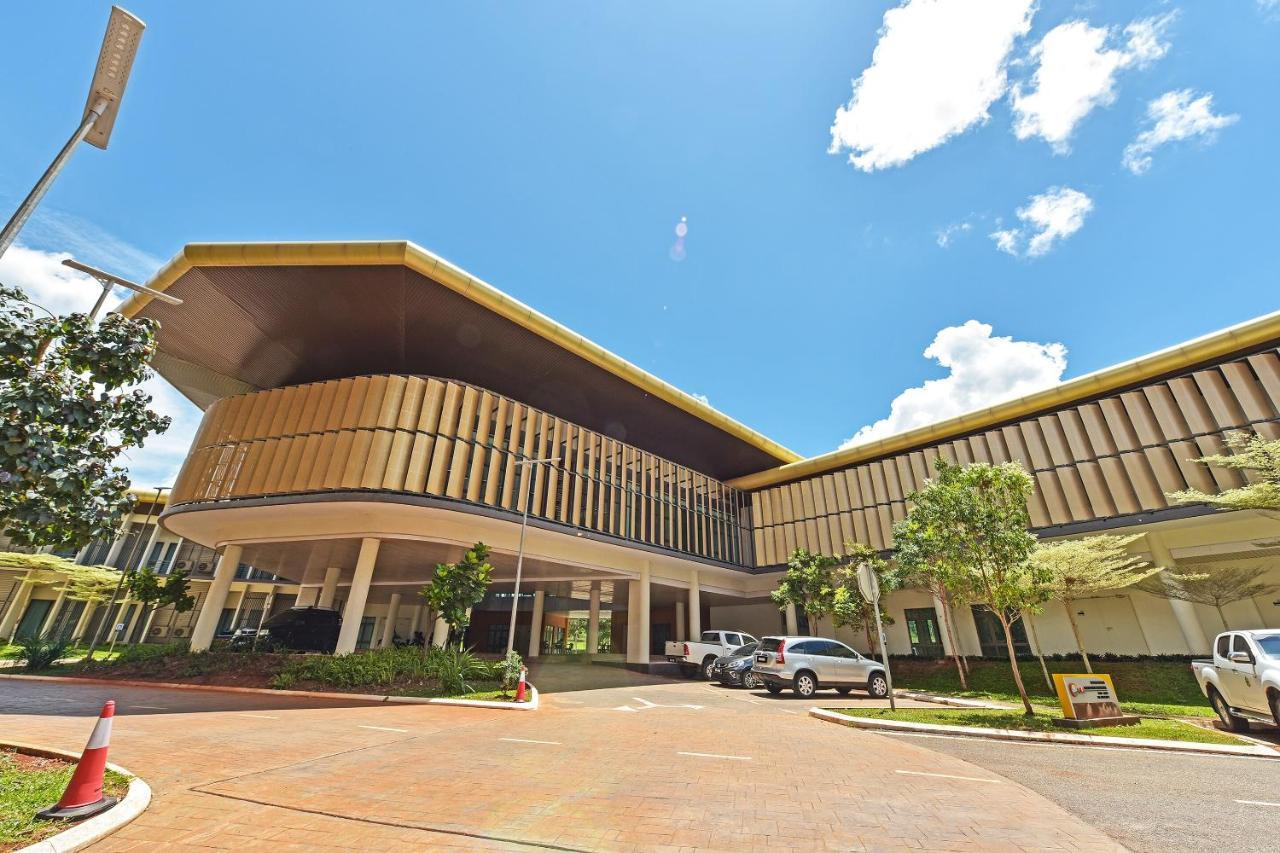 Capital O 90614 Cvia Ummul Hotel Padang Besar Exterior photo
